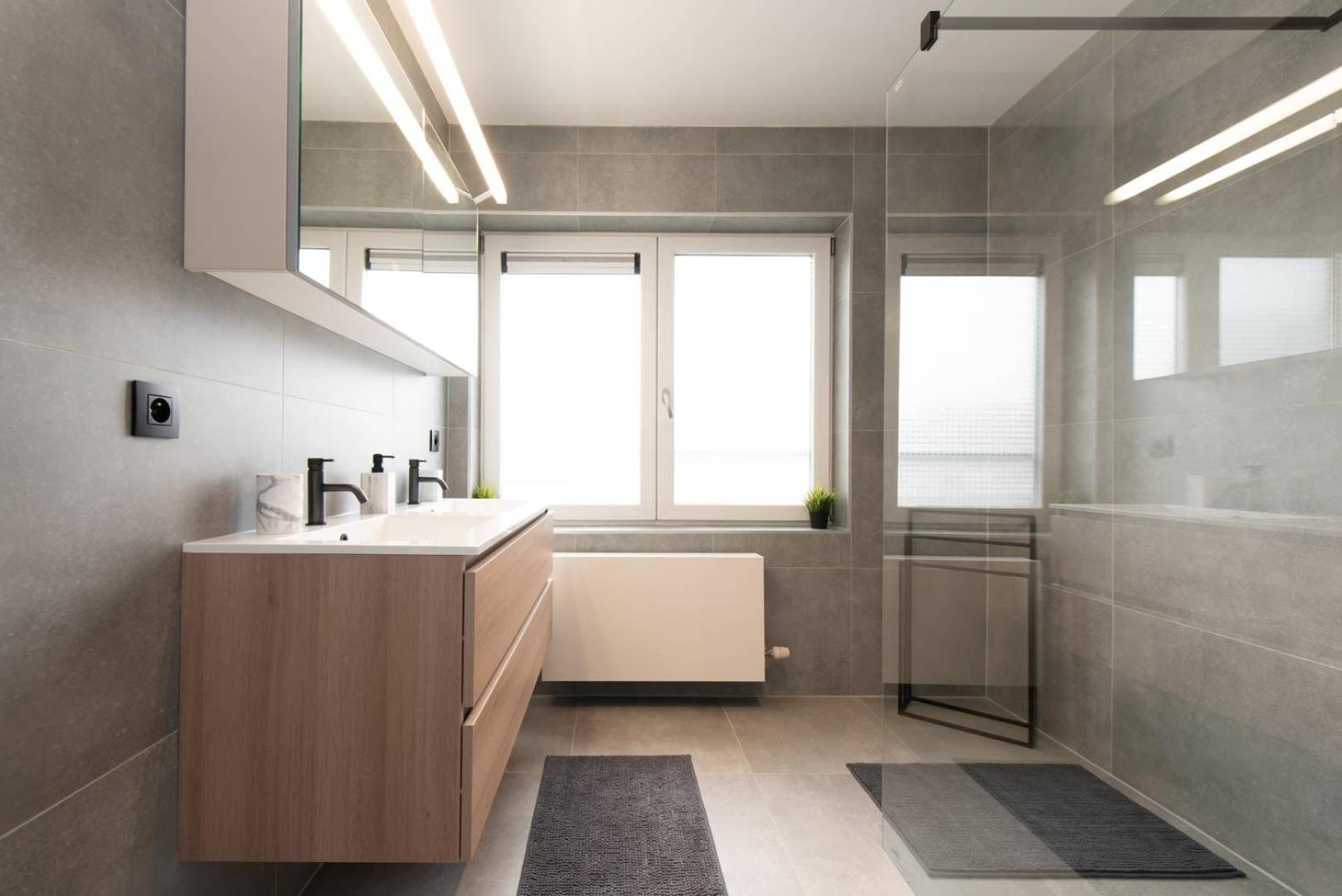 Luxueus, Ruim Appartement Op 350M Van Het Strand Oostende Ngoại thất bức ảnh